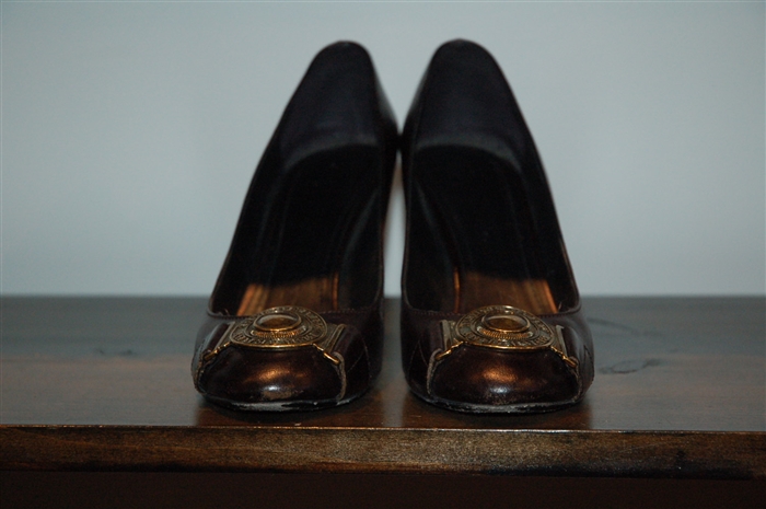 Black Coffee Burberry Pumps, size 7.5