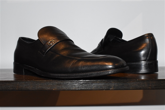 Black Leather Gucci Loafer, size 9