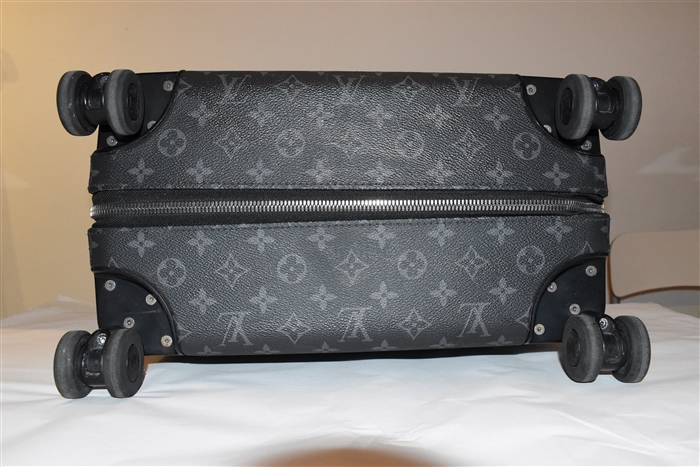 Monogram Louis Vuitton Luggage, size O/S