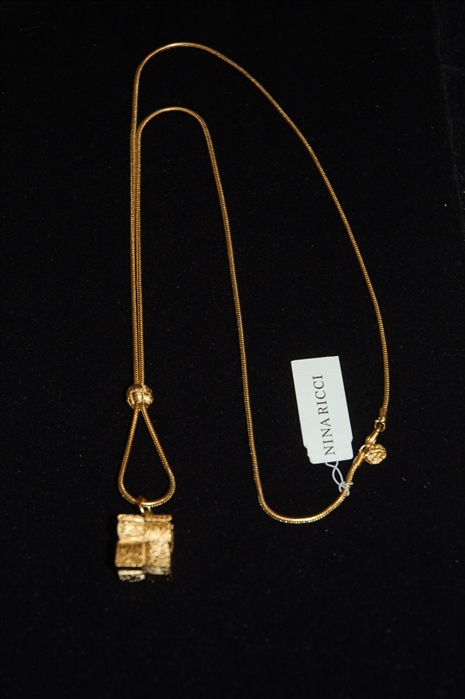 Gold Nina Ricci Necklace, size O/S