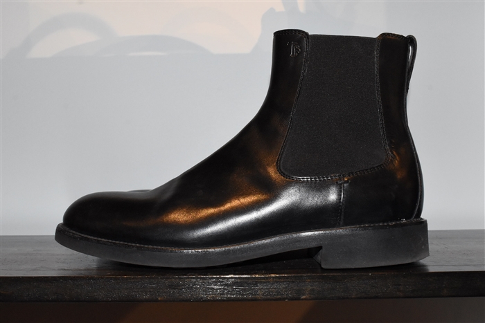 Black Leather Tod's Chelsea Boots, size 10