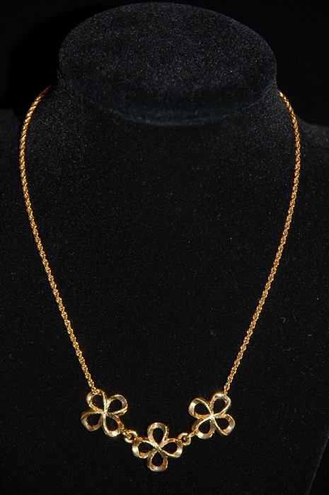Gold Nina Ricci Necklace, size O/S