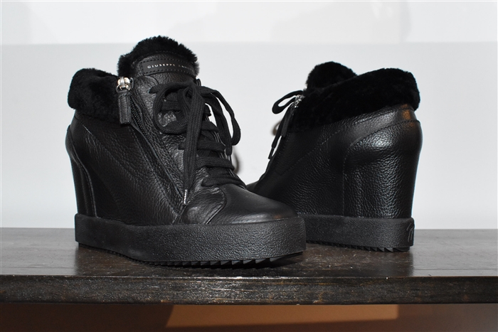 Black Leather Giuseppe Zanotti Booties, size 10.5