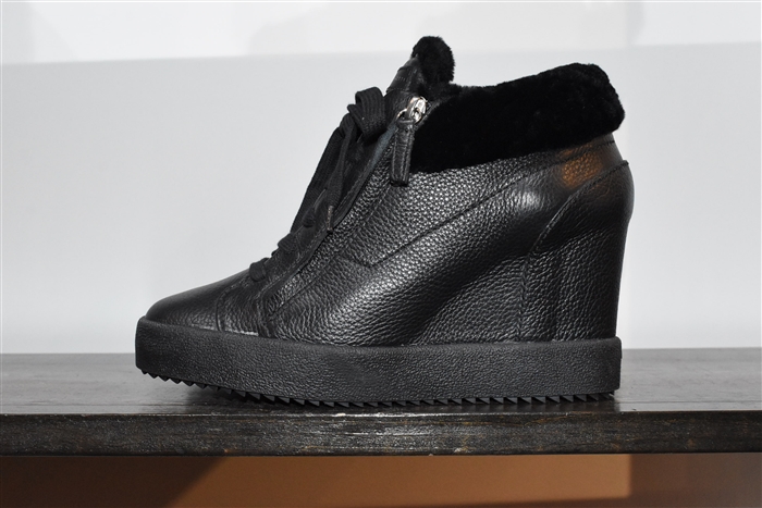 Black Leather Giuseppe Zanotti Booties, size 10.5