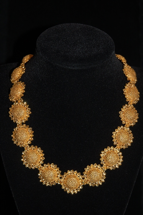 Gold Nina Ricci Necklace, size O/S