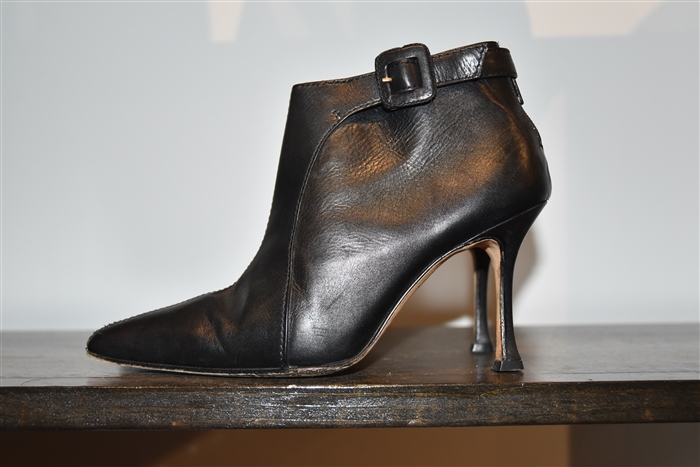 Black Leather Manolo Blahnik Booties, size 4