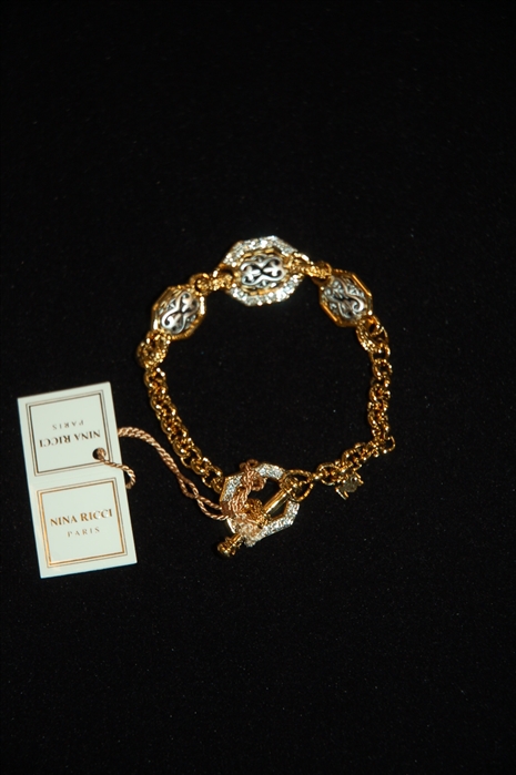 Gold Nina Ricci Bracelet, size O/S