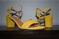 Dandelion Stuart Weitzman Sandal, size 9