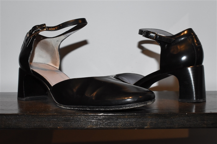 Black Leather Gucci Pumps, size 8.5