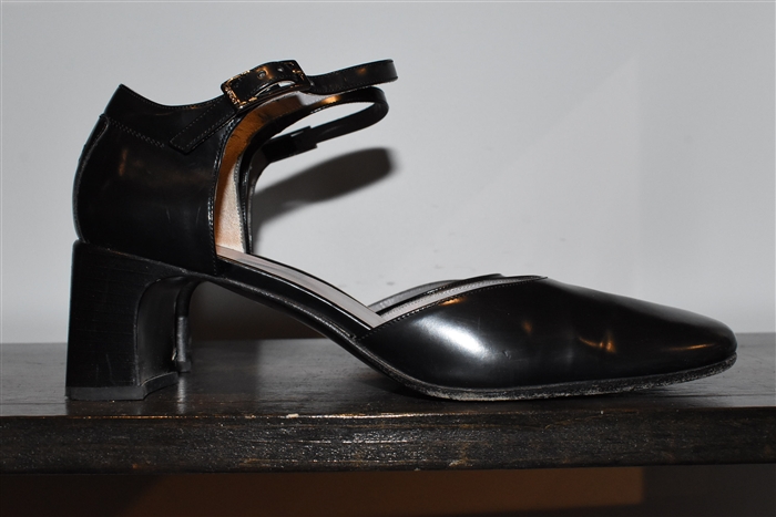 Black Leather Gucci Pumps, size 8.5