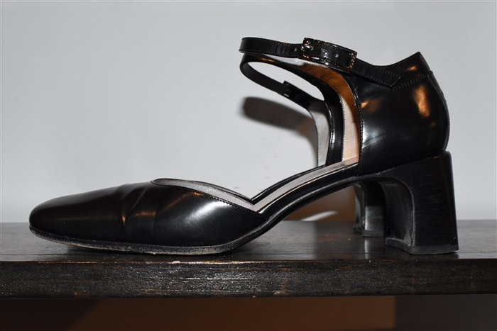 Black Leather Gucci Pumps, size 8.5