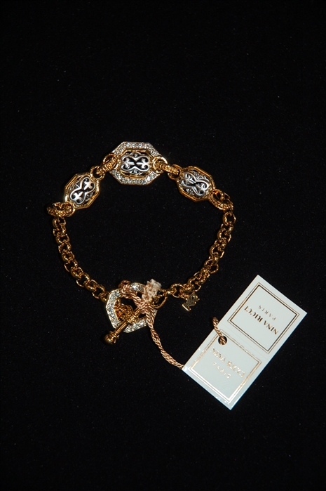 Gold Nina Ricci Bracelet, size O/S
