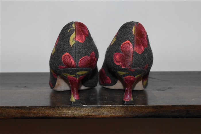 Floral Manolo Blahnik Pumps, size 6