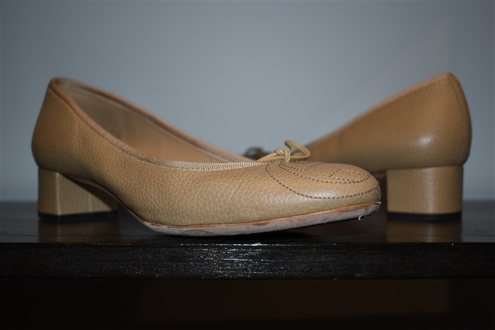 Beige Gucci Kitten Heels, size 9