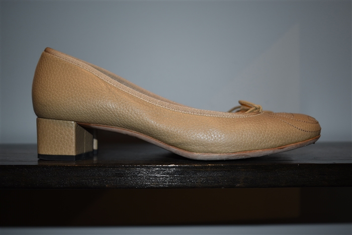 Beige Gucci Kitten Heels, size 9