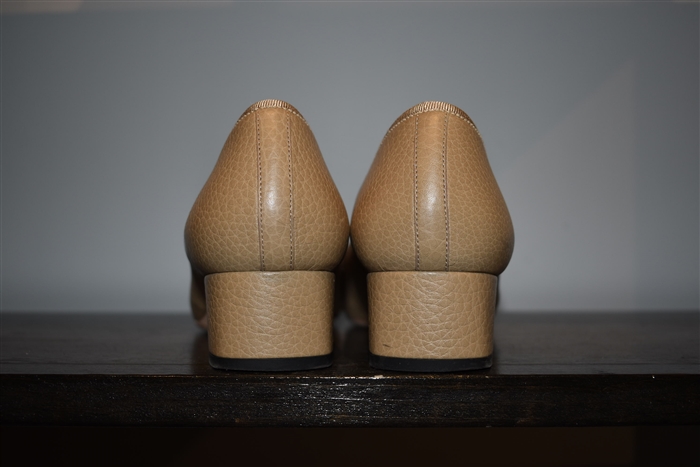 Beige Gucci Kitten Heels, size 9