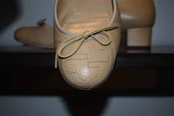 Beige Gucci Kitten Heels, size 9