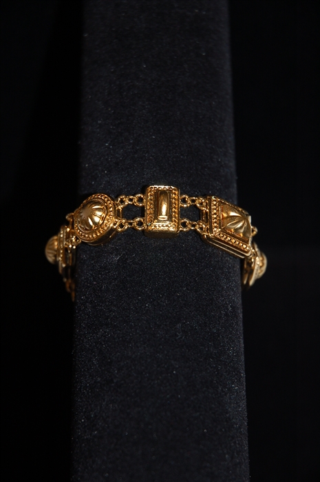 Gold Nina Ricci Bracelet, size O/S