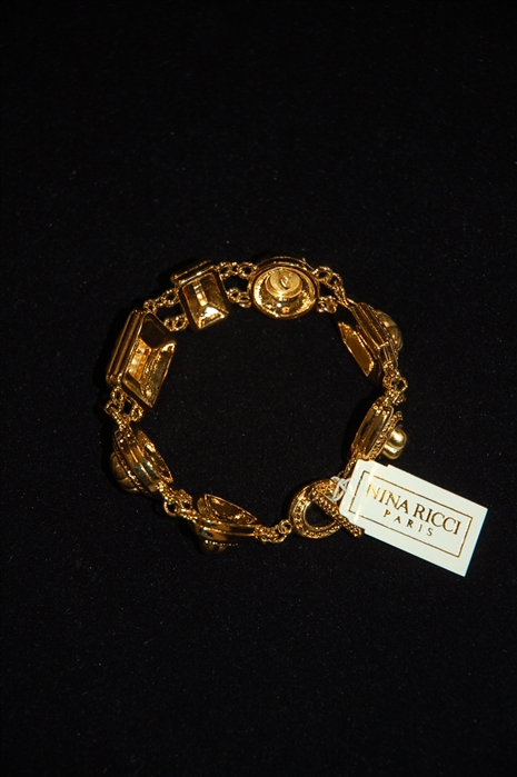 Gold Nina Ricci Bracelet, size O/S