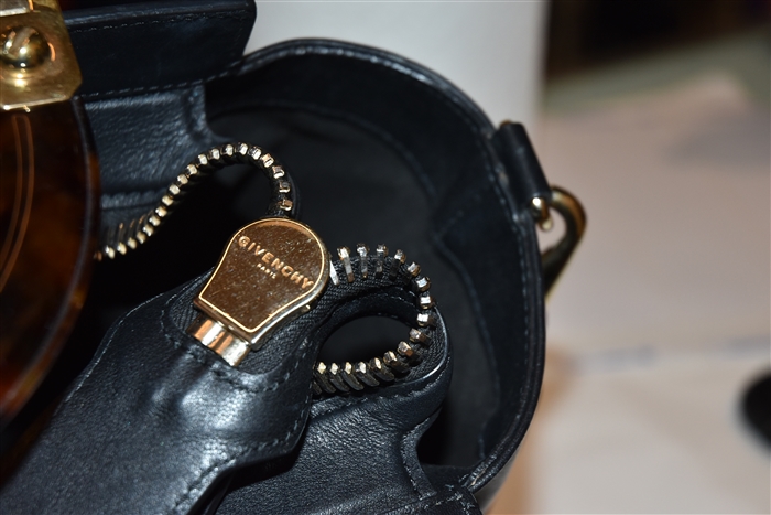 Black Leather Givenchy Tote, size S