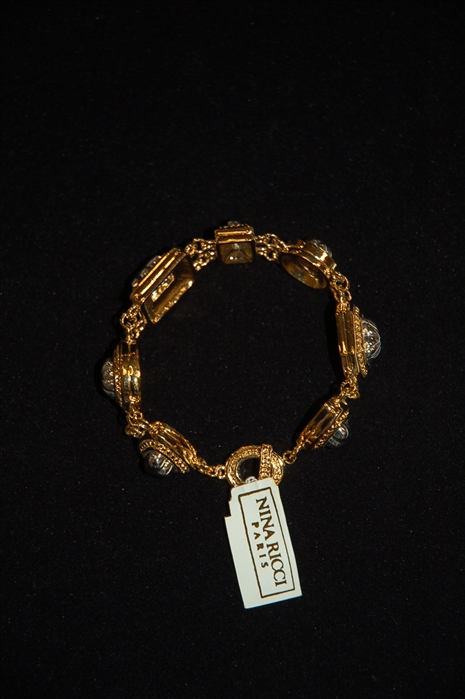 Gold Nina Ricci Bracelet, size O/S