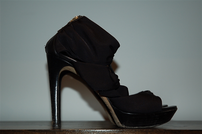 Basic Black Fendi Sandal, size 7.5