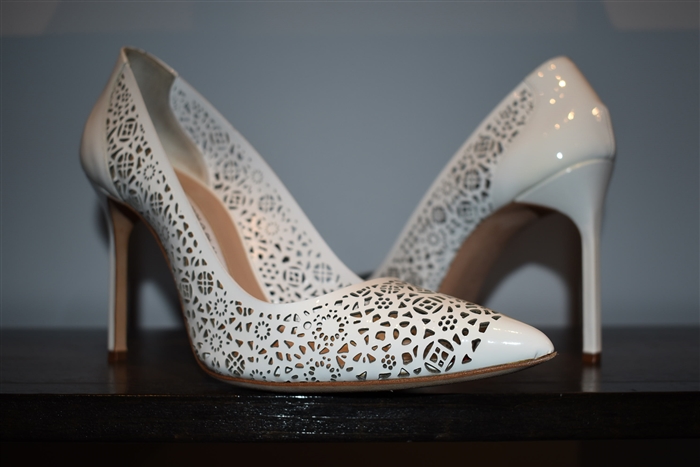 White Leather Manolo Blahnik Pumps, size 9