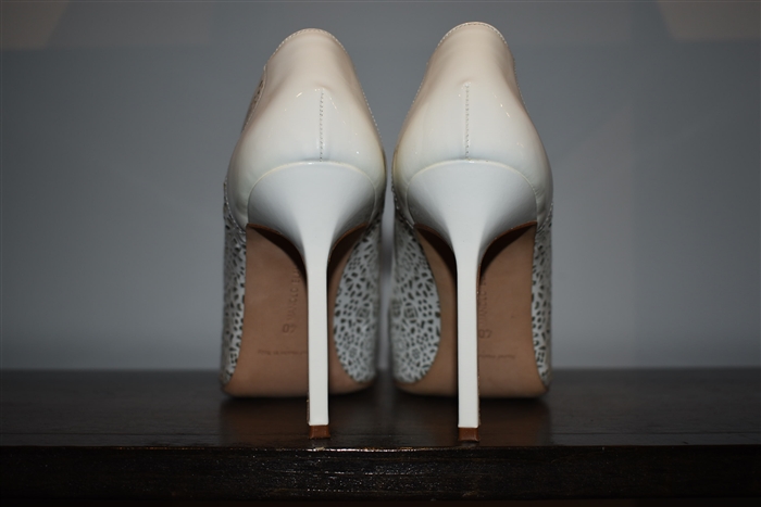 White Leather Manolo Blahnik Pumps, size 9