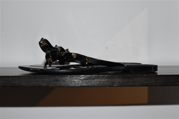Basic Black Valentino Sandal, size 10