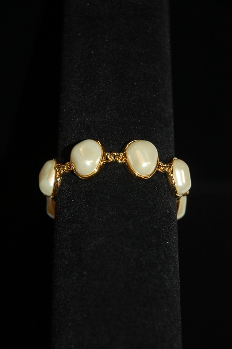 Gold Nina Ricci Bracelet, size O/S