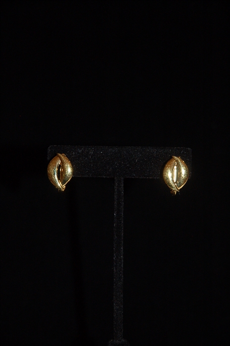 Gold Nina Ricci Earrings, size O/S