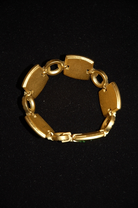 Gold Nina Ricci Bracelet, size O/S