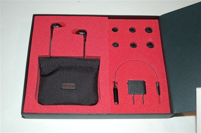 Basic Black Tumi Earphones, size O/S