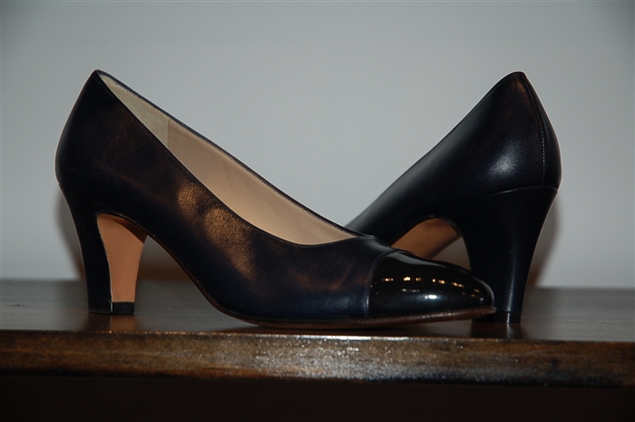 Navy Salvatore Ferragamo - Vintage Pumps, size 5.5