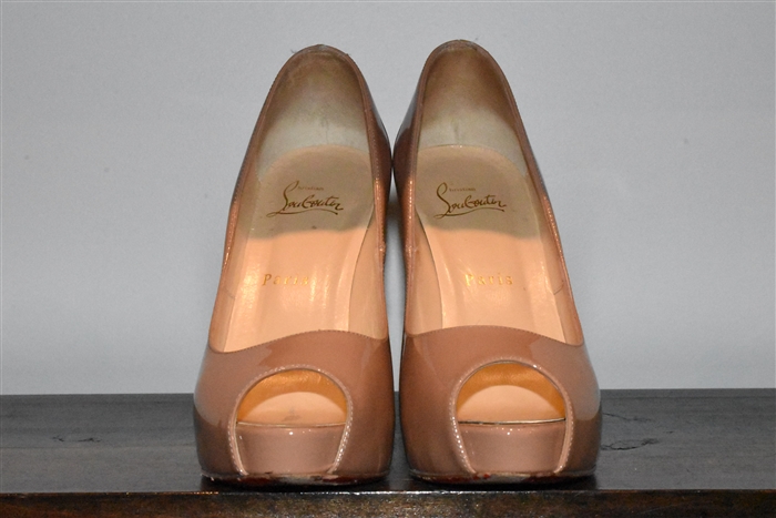 Beige Christian Louboutin Peep-Toe, size 7