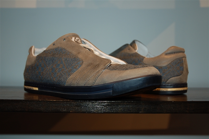 Gray Tones Y-3 - Yohji Yamamoto Sneaker, size 9