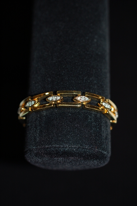 Gold Nina Ricci Bracelet, size O/S