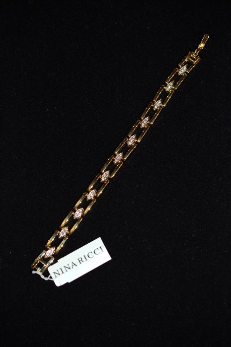Gold Nina Ricci Bracelet, size O/S
