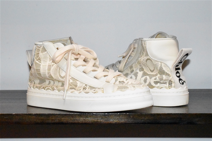 Vanilla Chloe Sneaker, size 7