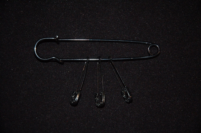 Shiny Black Alexander McQueen Brooch, size O/S