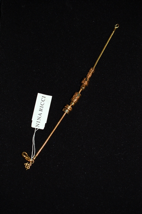 Gold Nina Ricci Bracelet, size O/S