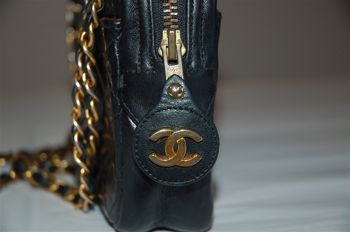 Black Leather Chanel - Vintage Purse, size S