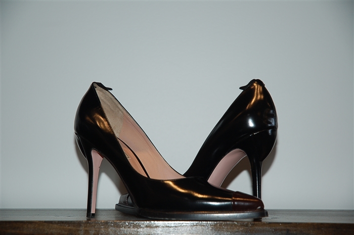 Black Leather Nina Ricci Pumps, size 8.5