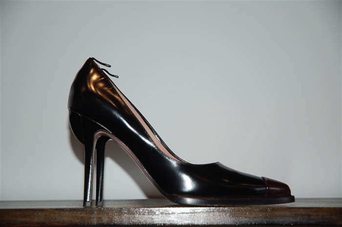 Black Leather Nina Ricci Pumps, size 8.5