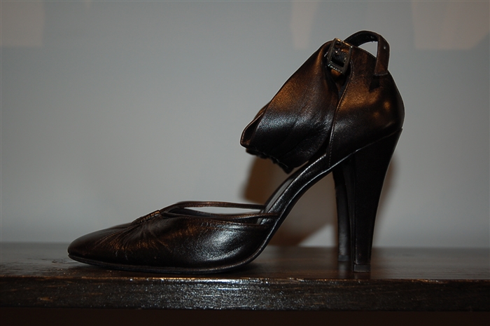 Ebony Chanel Pumps, size 8