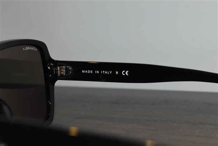 Shiny Black Chanel Sunglasses, size O/S
