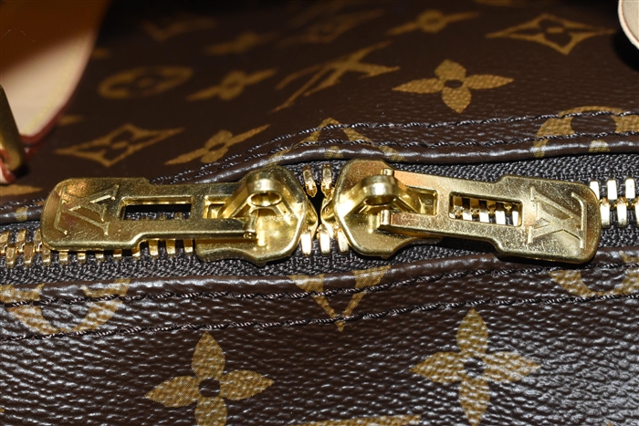 Monogram Louis Vuitton Duffle, size L