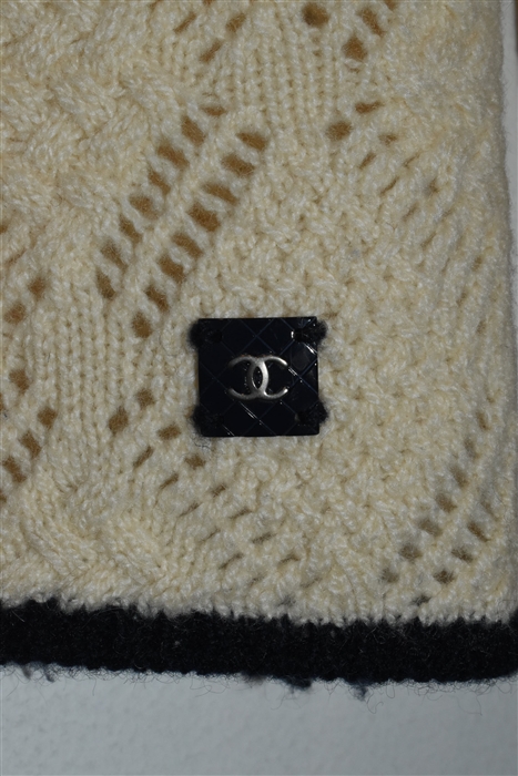 Cream Chanel Cashmere Sweater, size 4