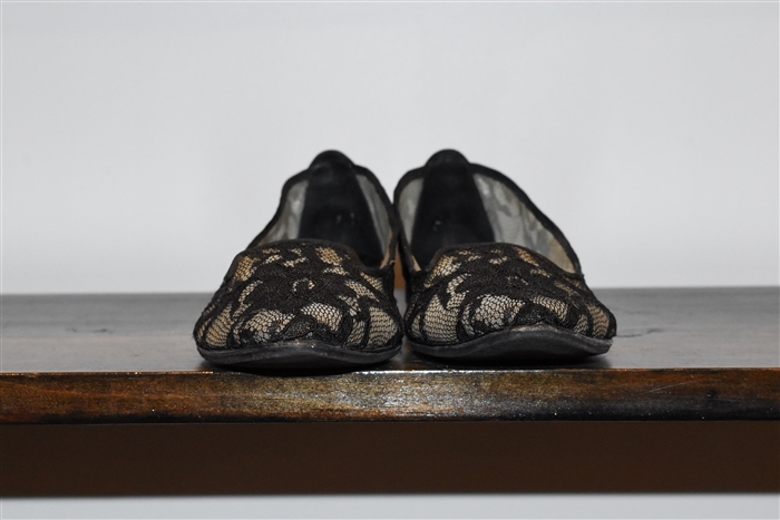 Black Lace Manolo Blahnik Slippers, size 6