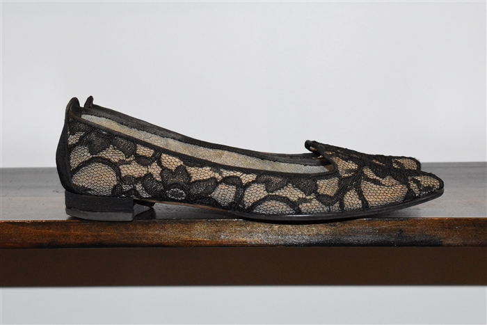 Black Lace Manolo Blahnik Slippers, size 6